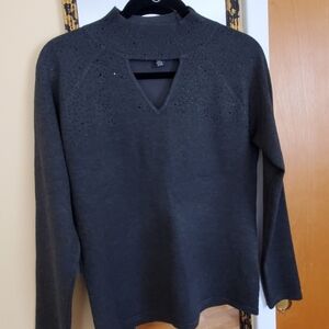 Cable & Gauge Charcoal V-Neck Sweater